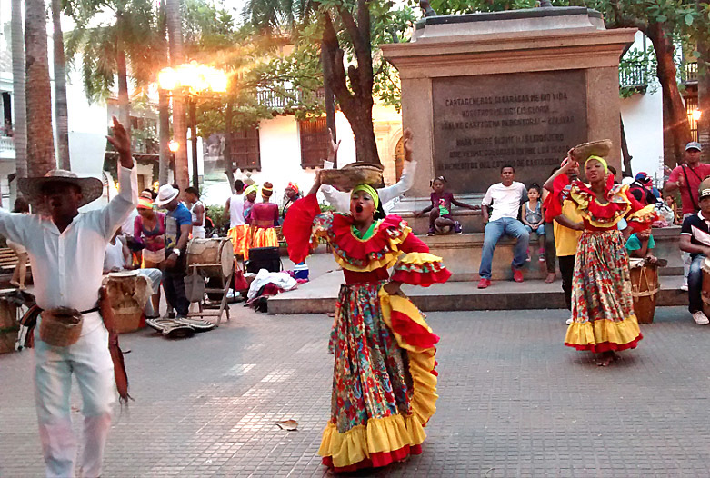 Kolumbien Reisen | Tnzer in der Altstadt von Cartagena